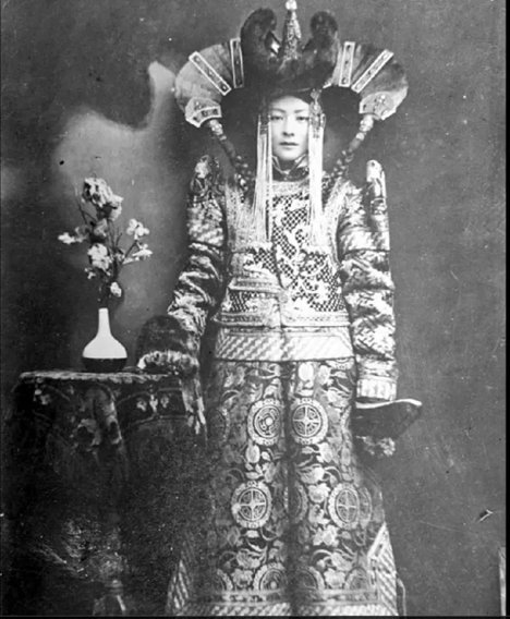 Queengenepil.jpg