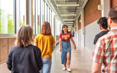UMD Bulldog Tour Guide leads a group exploring campus